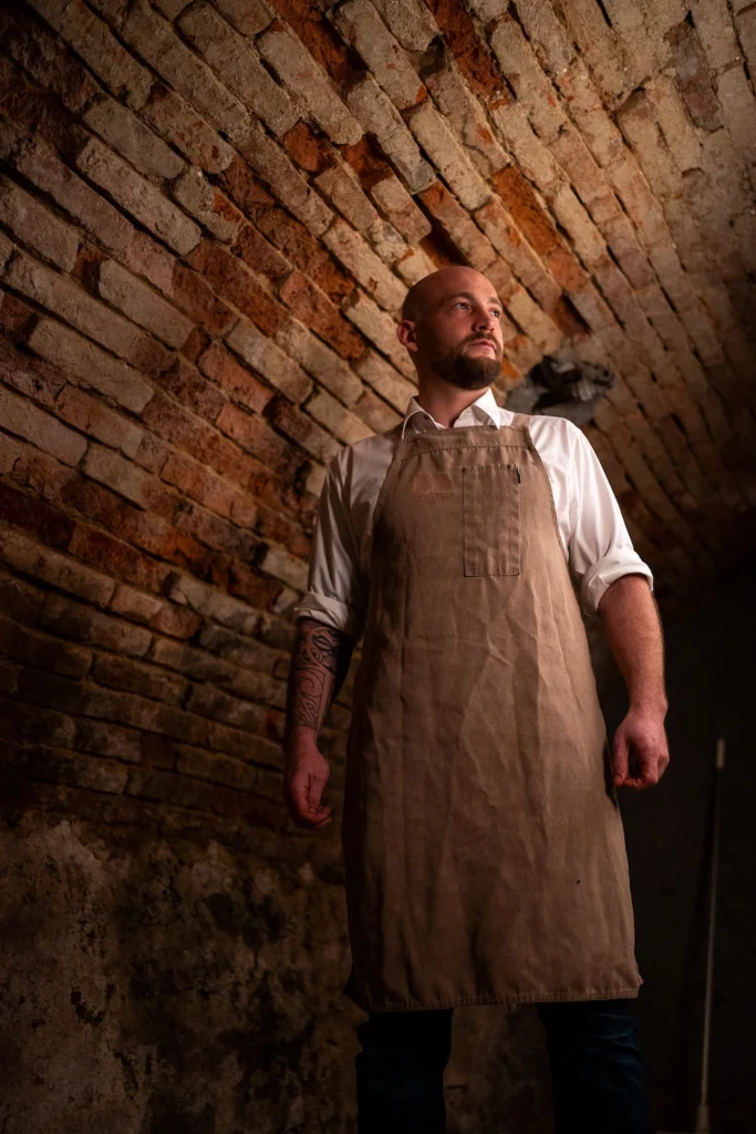 Chef Jürgen Schliessleder im Gewölbekeller des Restaurants Birdie in Wels